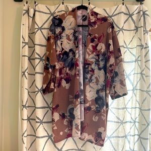 Kimono/Shawl- floral women’s size 4-10 (osfa)